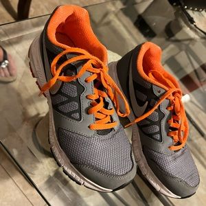 Girls / youth nike sneakers